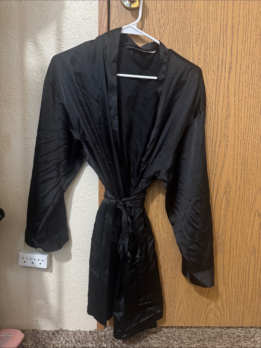 Victoria's Secret Satin Tie-Waist Robe — Black